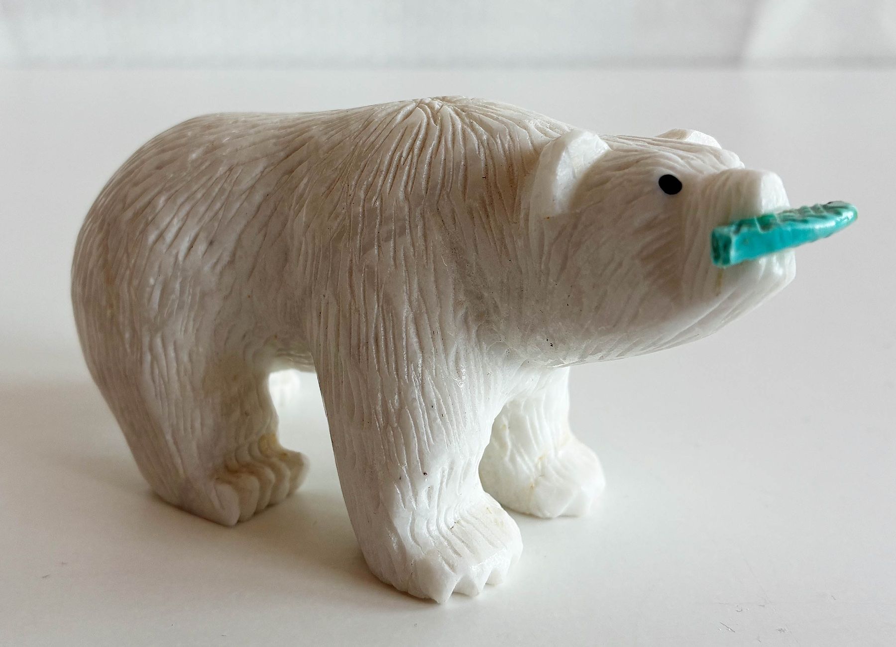 Statuette: Alabaster Eisbär mit Fisch – Usato da Bäretswil venduto da robsonantik 5