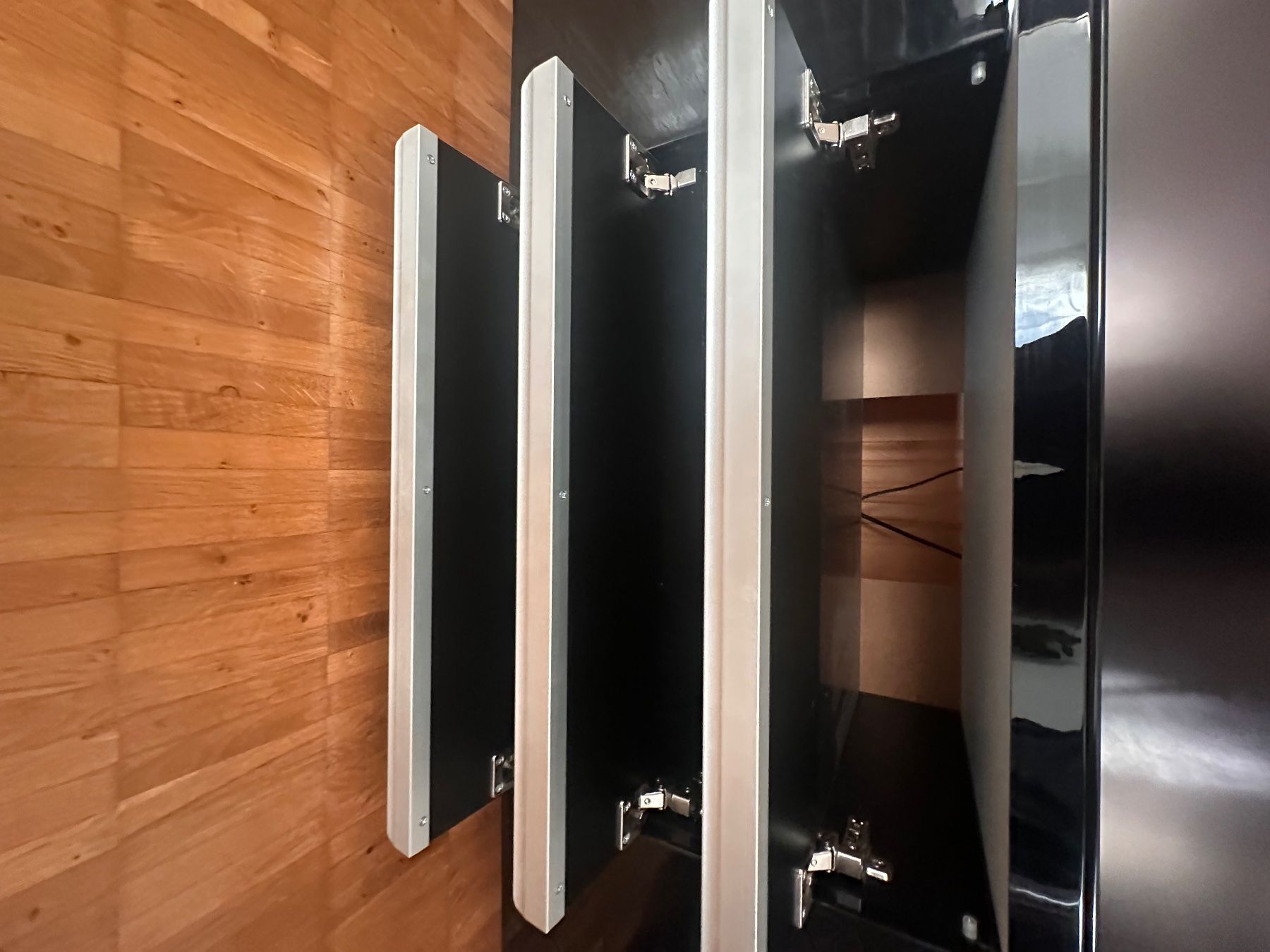 Mobili TV: TV Lowboard schwarz Hochglanz – Usato da Wädenswil venduto da Ros_77 1