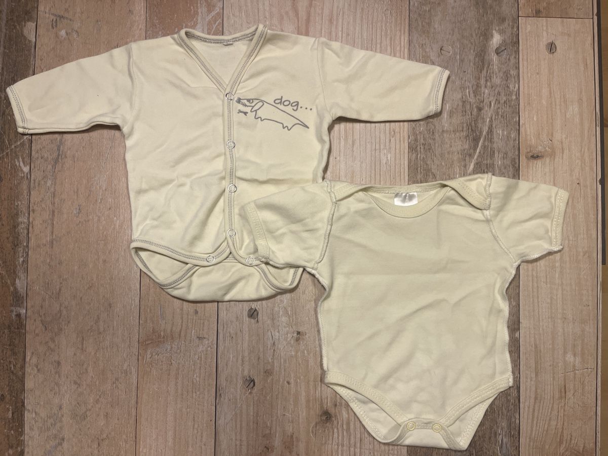 Unterwäsche: 2 süsse Baby Bodys, Gr. 56/62 – Gebraucht aus Kaisten von Wavechip