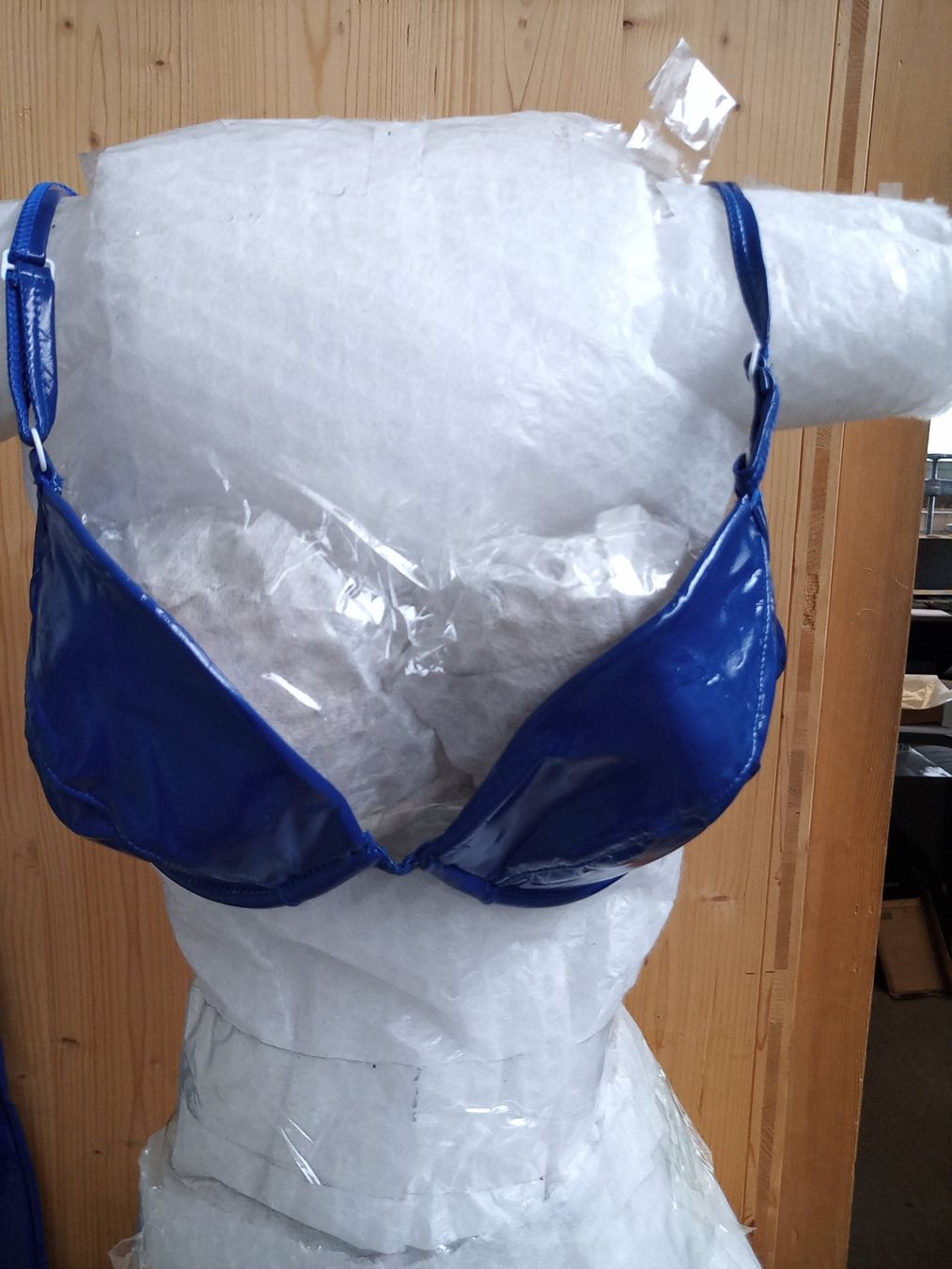 Kostüme: Heisser 2 Teiler im Latex Look – Gebraucht aus Wängi von Ladys_First 3