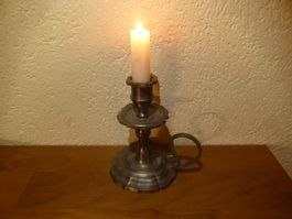 Schöner prunkvoller Kerzenständer Zinn mit Griff