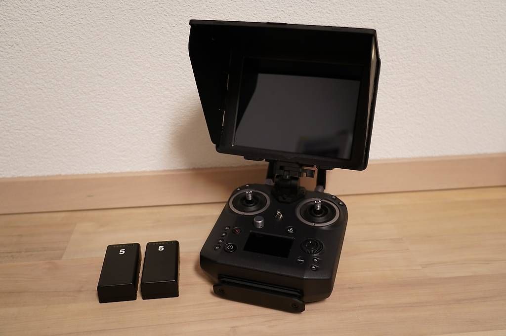 DJI Telecomando: DJI Cendence Controller + CrystalSky 7.85" Monitor – Usato da Gelterkinden venduto da patriks4