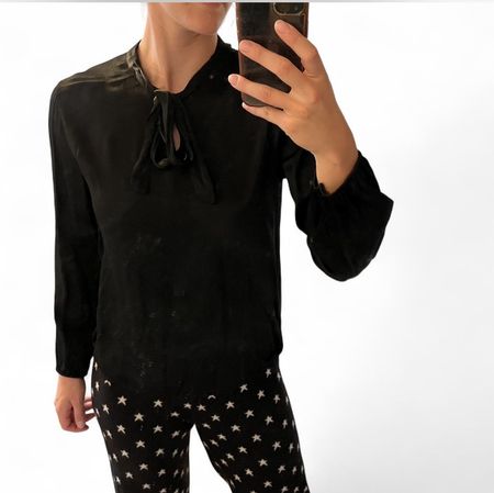 Elegante, schwarze Bluse mit Schleife - Herbst-Look!