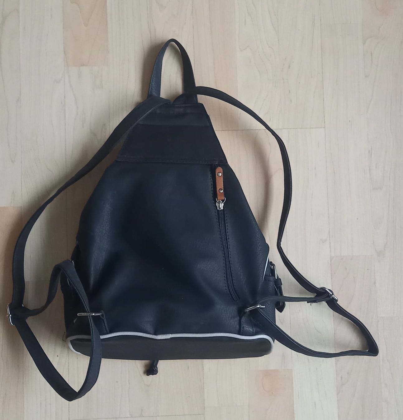 Zaini: Damen Rucksäckli 35 x 30 cm – Usato da Thun venduto da Erti5 1