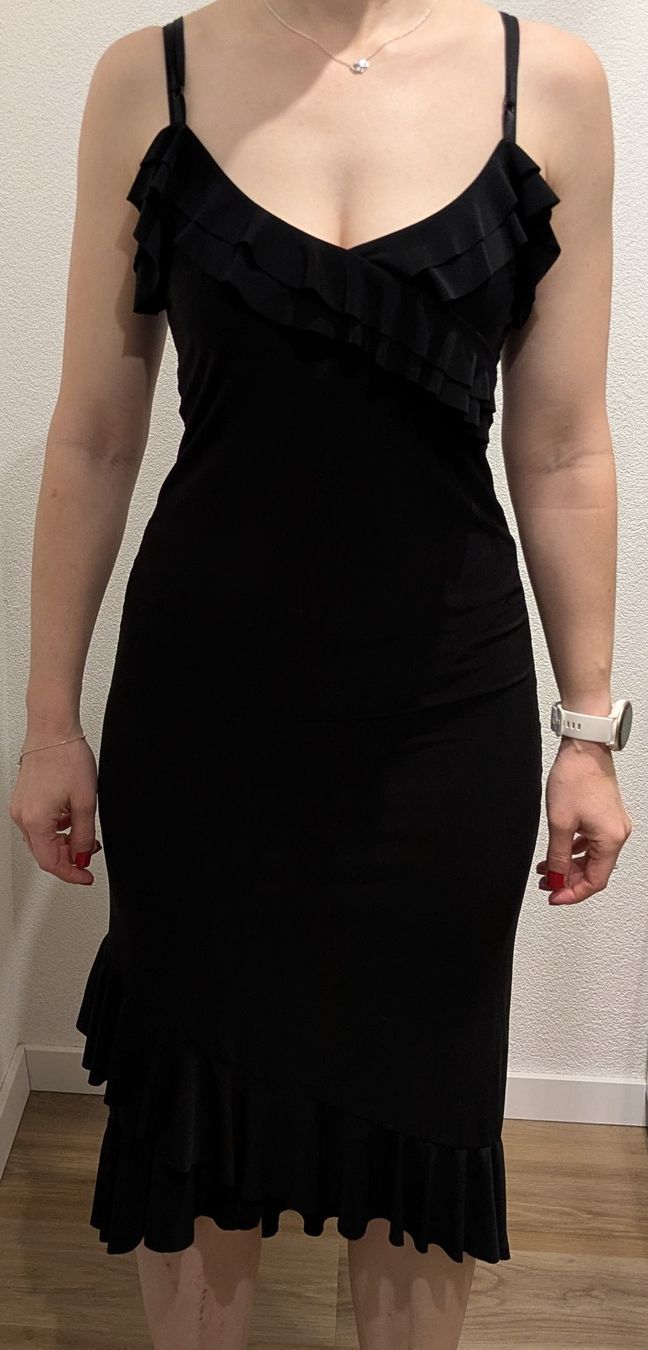 Kleider: Robe noire élégante avec froufrous taille S – Gebraucht aus Morens FR von Lolita1802