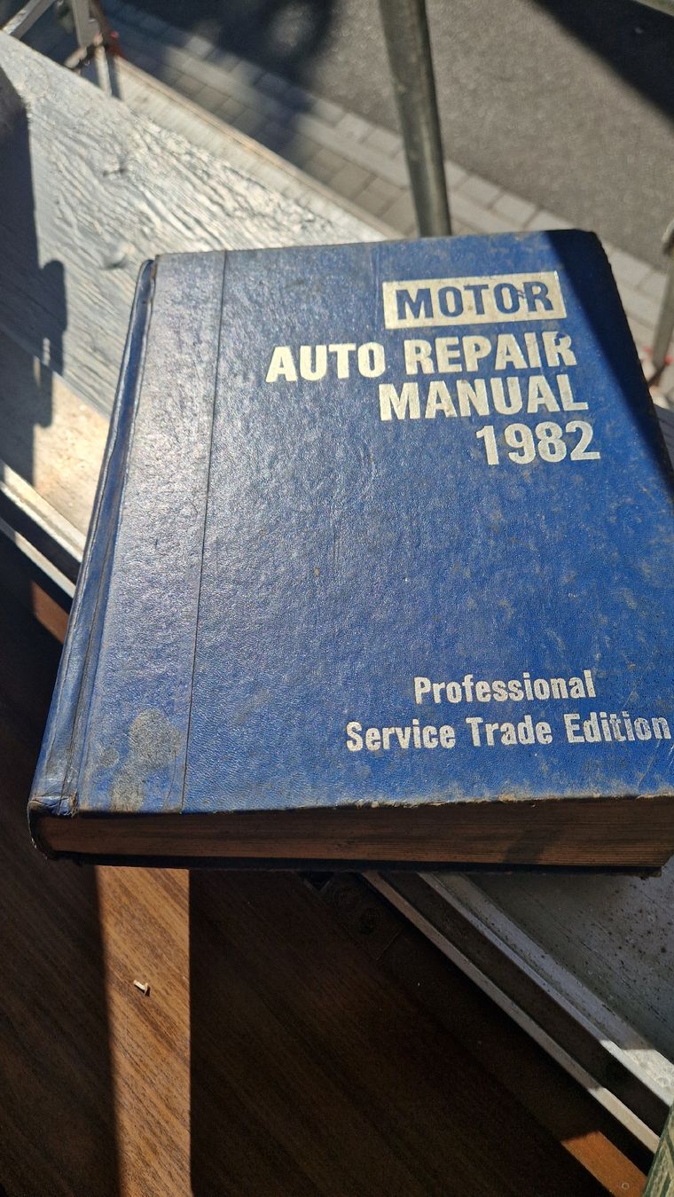 Livres: Auto repair Manual 1982 – D'occasion à Wetzikon ZH par Oldieslover