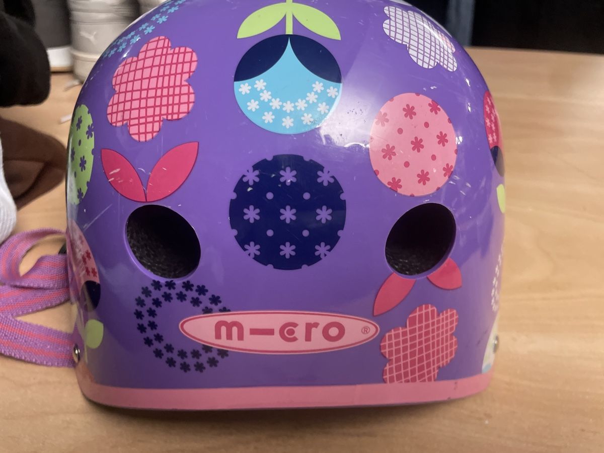 Micro Helme: Micro Mädchen Velo Helm Grösse 48-53 cm, Lila, Blumenmuster – Gebraucht aus Obergerlafingen von cabo4 1