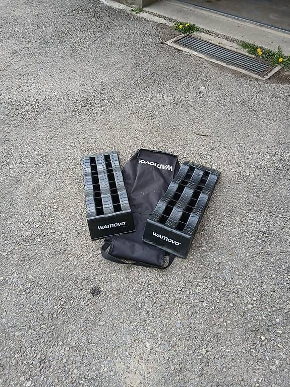Veicoli elettrici: Cale pour niveler un véhicule  – Usato da Vucherens venduto da renegade9