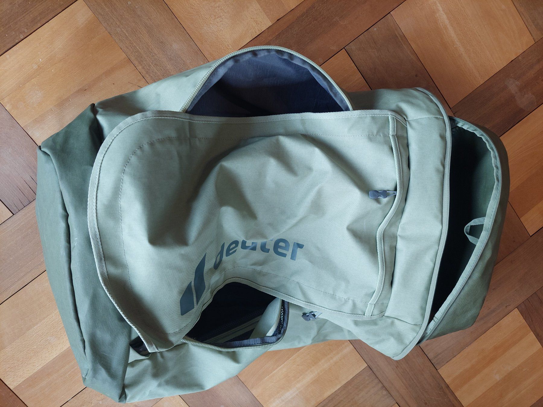 Deuter Taschen: Deuter Duffel Pro Roller 90 – Gebraucht aus Beckenried von Havacola