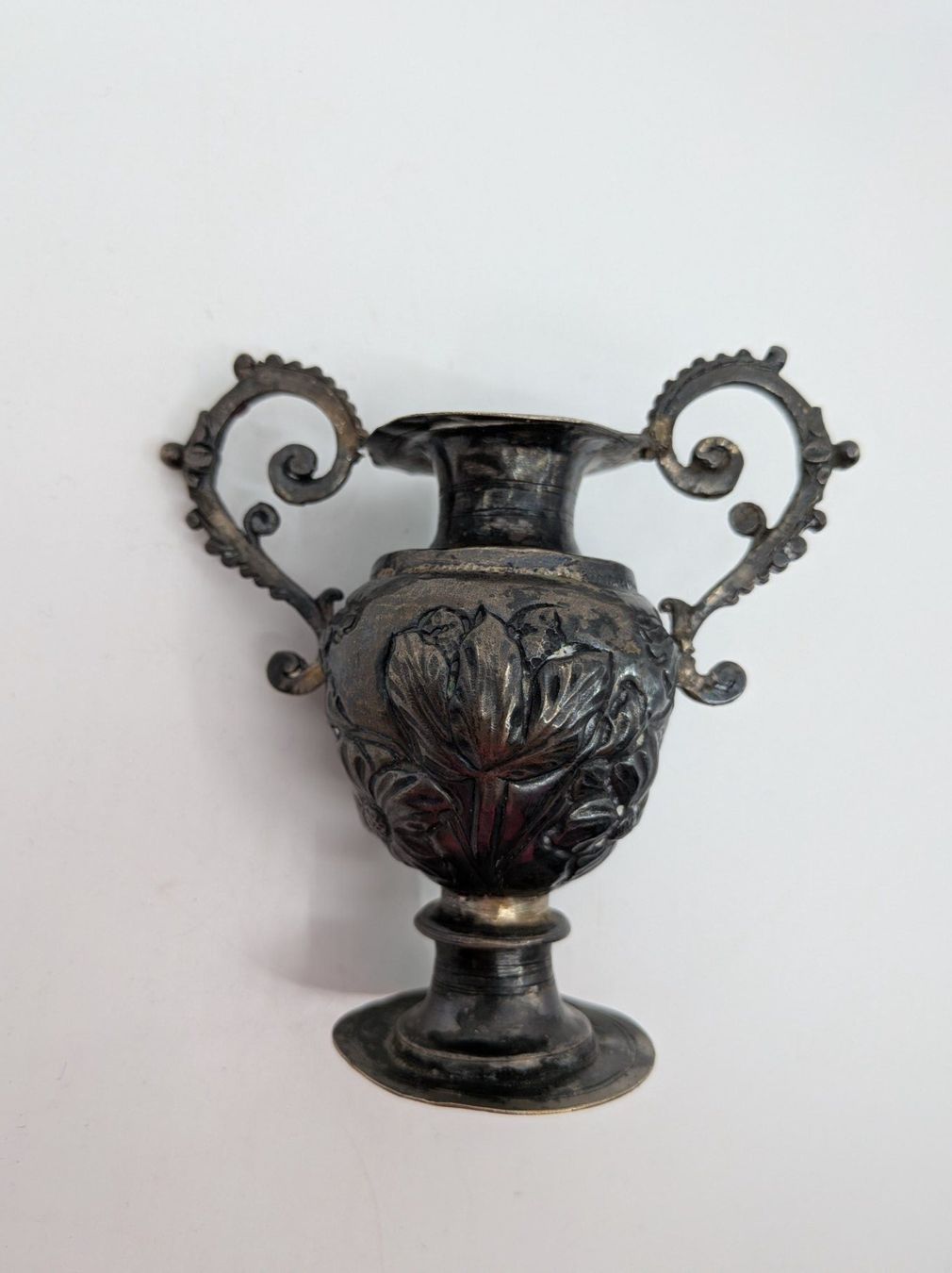 Vase & Récipients: Kleine Vase Silber oder versilbert – D'occasion à Emmen par magelan