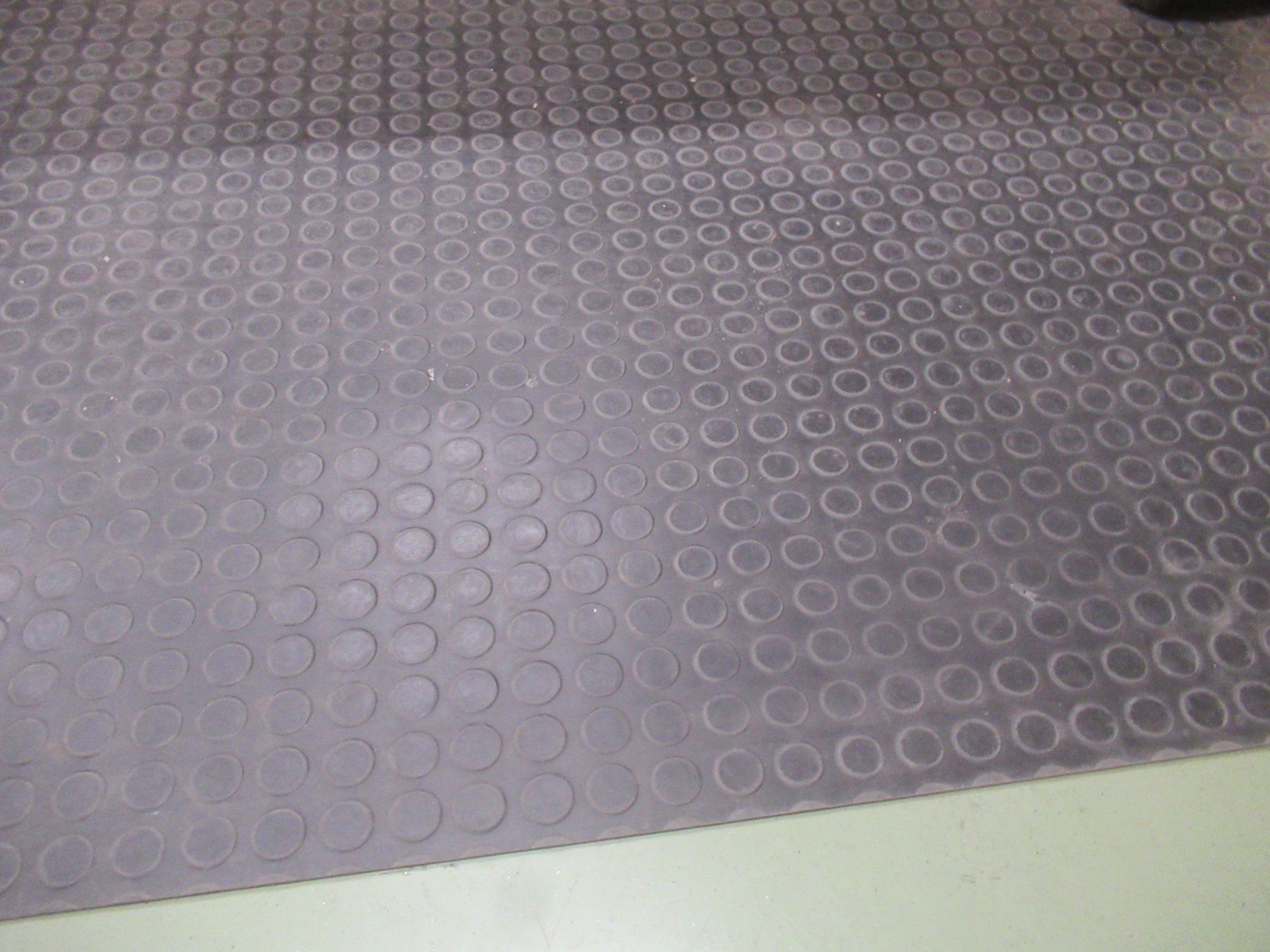 Tapis de sol: Gummi-Bodenmatte Antirutschmatte – Neuf avec emballage d'origine à Münchenstein par avit 1