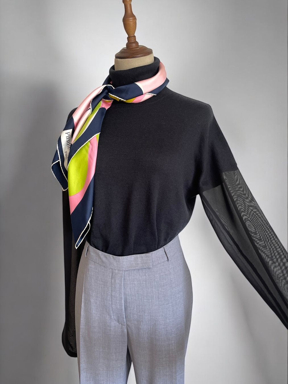 Pullover & Sweatshirts: SUIT Damen Rollkragenpullover mit transparenten Ärmeln M NEU – Neu (gemäss Beschreibung) aus Zürich von Recode.Fashion 2