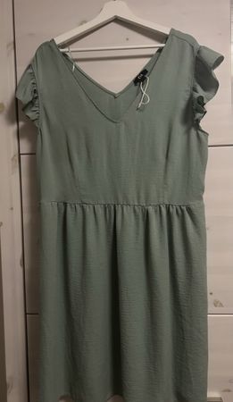 Robe d'été C&A neuve, taille 38, couleur vert d'eau.