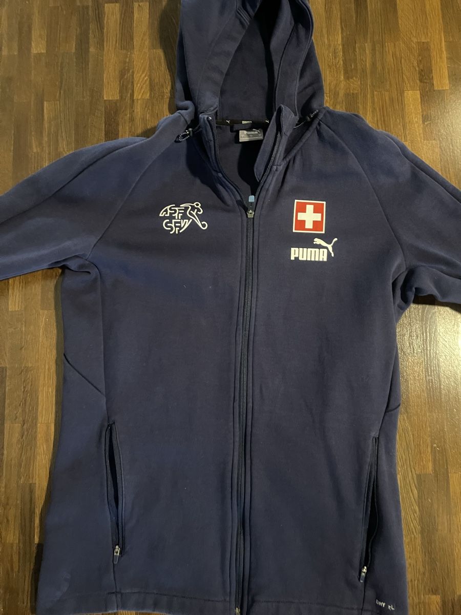 Puma Pullover & Sweatshirts: Puma Kapuzenjacke Schweiz Grösse L  – Gebraucht aus Baar von Ugi88