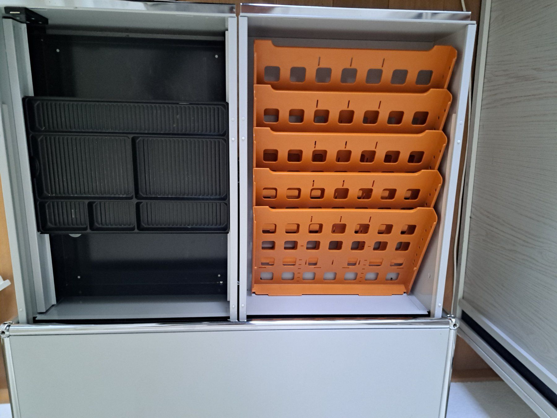 USM Banconi: Original USM Haller Rollcontainer 75 cm top Zustand – Usato da Uhwiesen venduto da Marthalen02 7