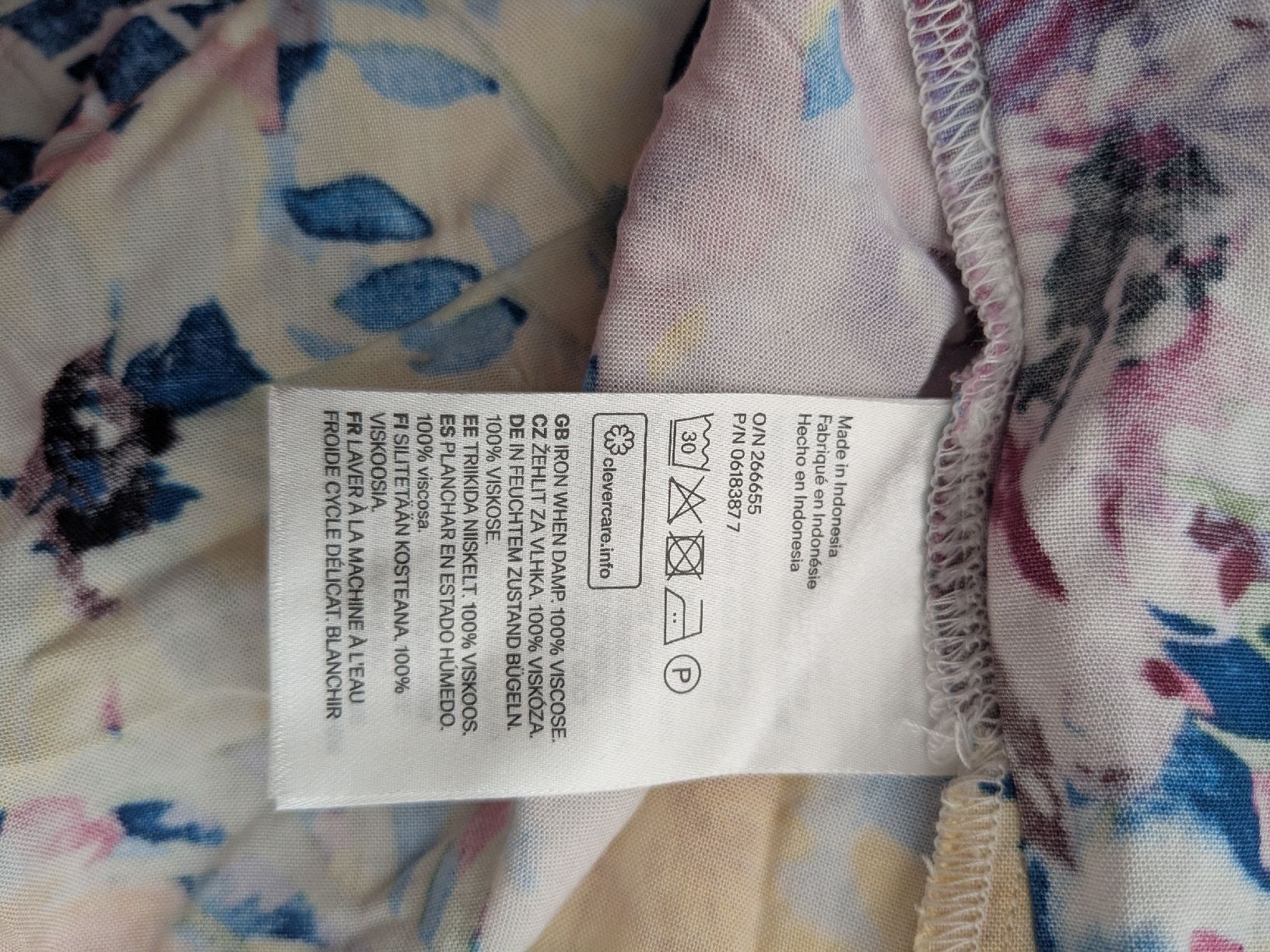 Tuniques: Tunika H&M Blumenmuster Viscose Grösse M  – D'occasion à Rorschach par olg_5qq2 5