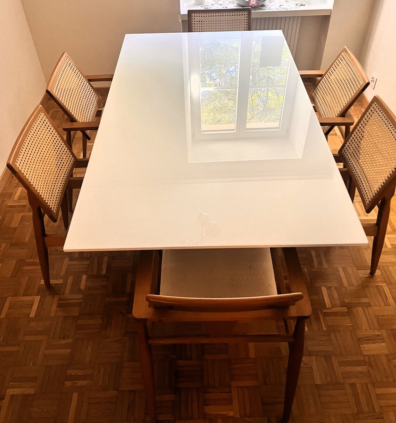 Tische: Modern White Rectangular Dining Table – Excellent Condition – Gebraucht aus Zürich von JA_MJ