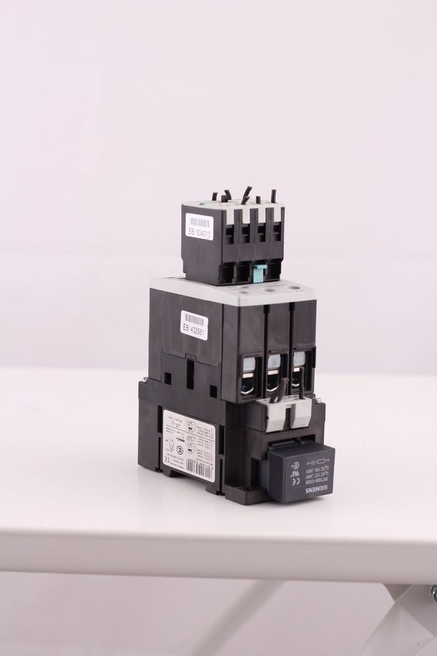 Siemens Componenti elettronici: Siemens Sirius 3RT1034-3EL28-0KS3 – Usato da Winterthur venduto da Hint17