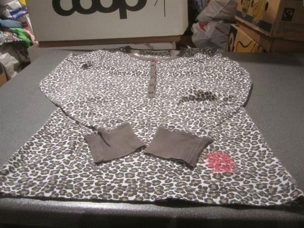 Pulls & Sweat-shirts: Pullover ca. Gr. S, braune Blumen – D'occasion à Zürich par abraxas1291