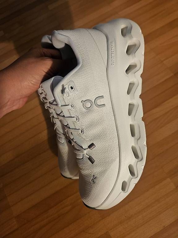 On Chaussures femmes: On Shoes – D'occasion à Frauenfeld par Jewells-Child 1