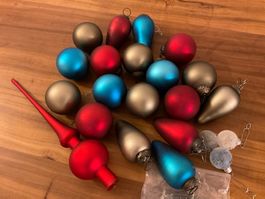 Weihnachtsbaumkugel, 21 Kugel und Spitze