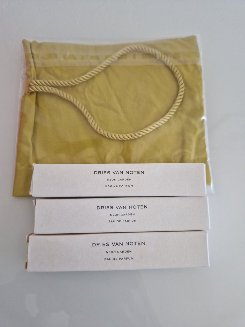 Profumi & Eau de Toilette: Dries Van Noten Neon Garden Eau de Parfum 3x10ml – Nuovo (secondo la descrizione) da Zürich venduto da swe_vr2x 2