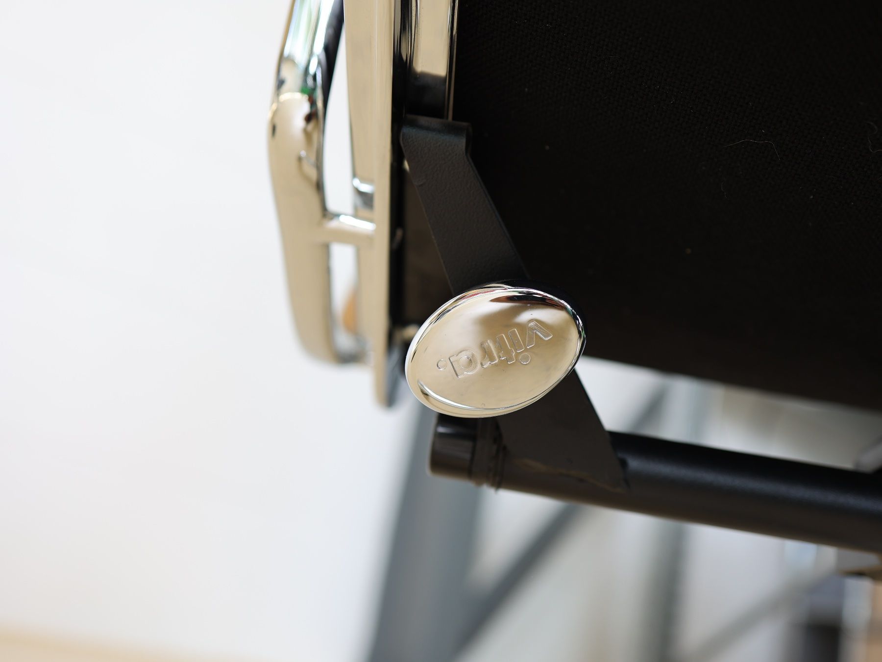 Vitra Sessel: VITRA Soft Pad Sessel EA 222 in Dunkelblauer Farbe – Gebraucht aus Meinisberg von atelier_TILIJA 9