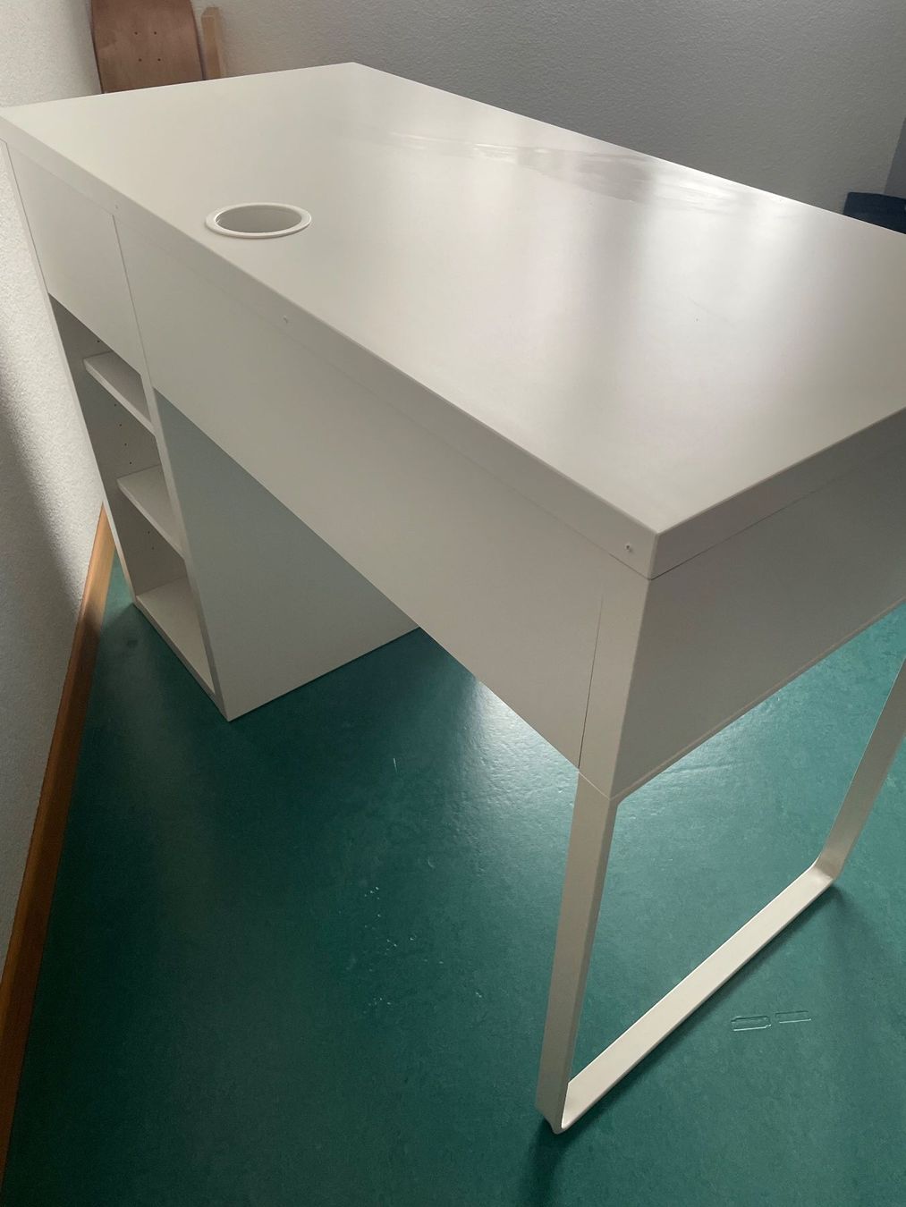 Ikea Scrivanie: Ikea Schreibtisch – Usato da Heimberg venduto da anj_sd9b 4