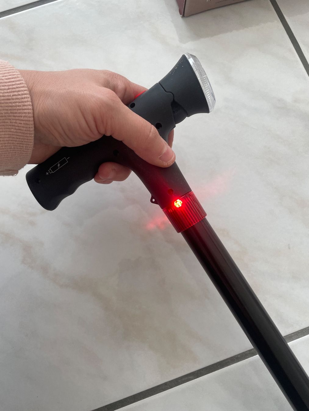 Ausili per la deambulazione: Gehstock mit Licht+Alarm – Nuovo e nell'imballaggio originale da Amriswil venduto da einkaufverkauf 6