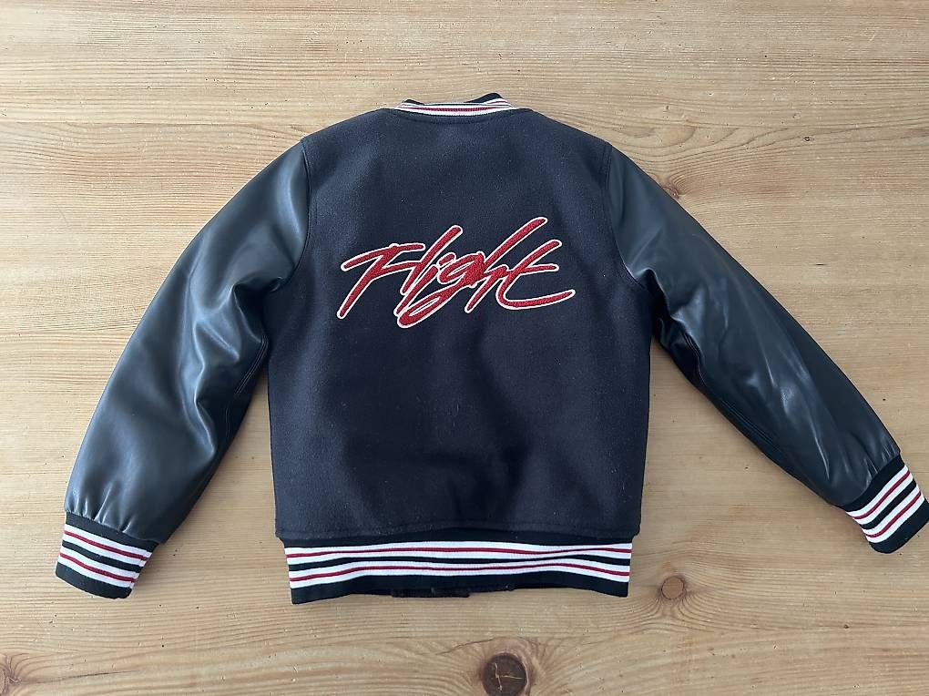 Jordan Jacken & Mäntel: Air Jordan Collegejacke 122/128 – Gebraucht aus Urtenen-Schönbühl von Lalablue 2