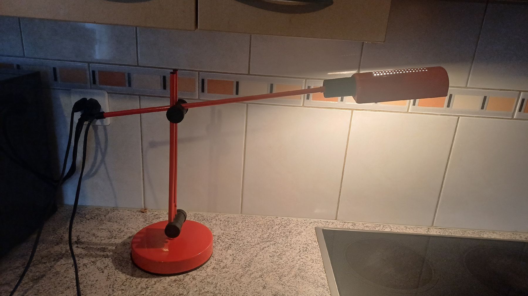 Schreibtische: Schöne Bürolampe – Gebraucht aus Flawil von Naphtali