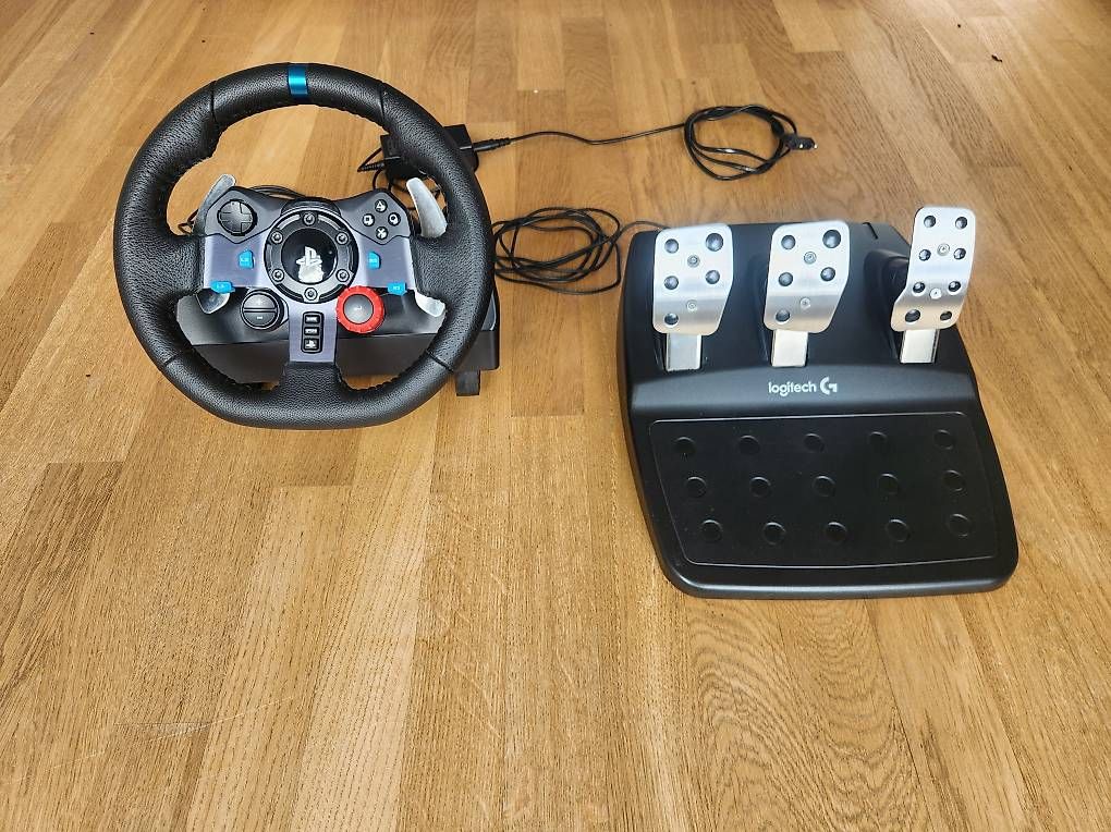 Manettes: Logitech Gaming Lenkrad – D'occasion à Ibach par arn_t6fy