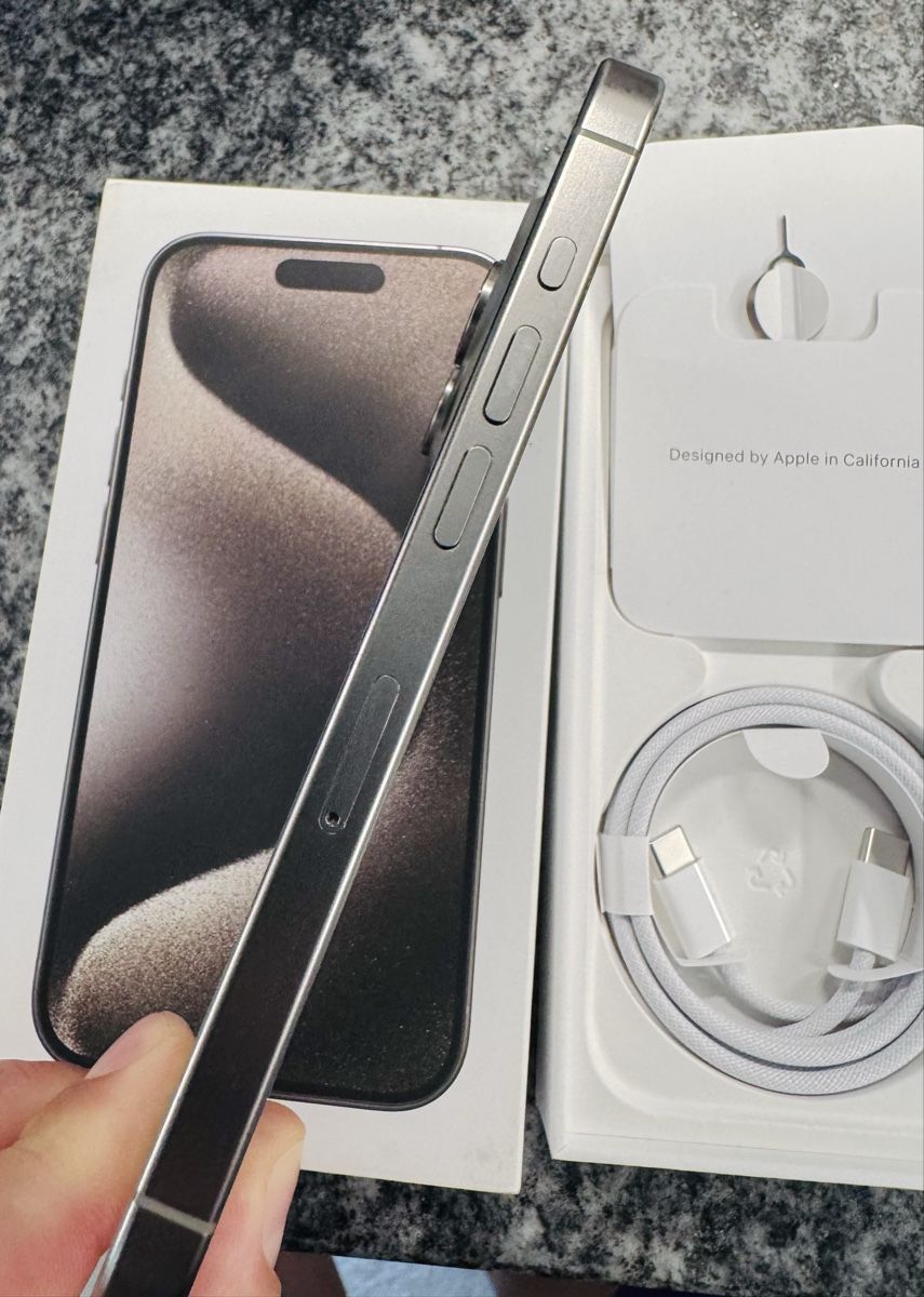 Apple Telefoni cellulari / Smartphones: iPhone 15 Pro Natural Titanium 128GB – Nuovo (secondo la descrizione) da Rotkreuz venduto da Nedoli 3