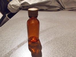 Apotheker-Flasche, braun, 20, ESA, mit V