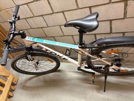 Stoke Mountainbike weiss/tuerkis Federgabel guter Zustand