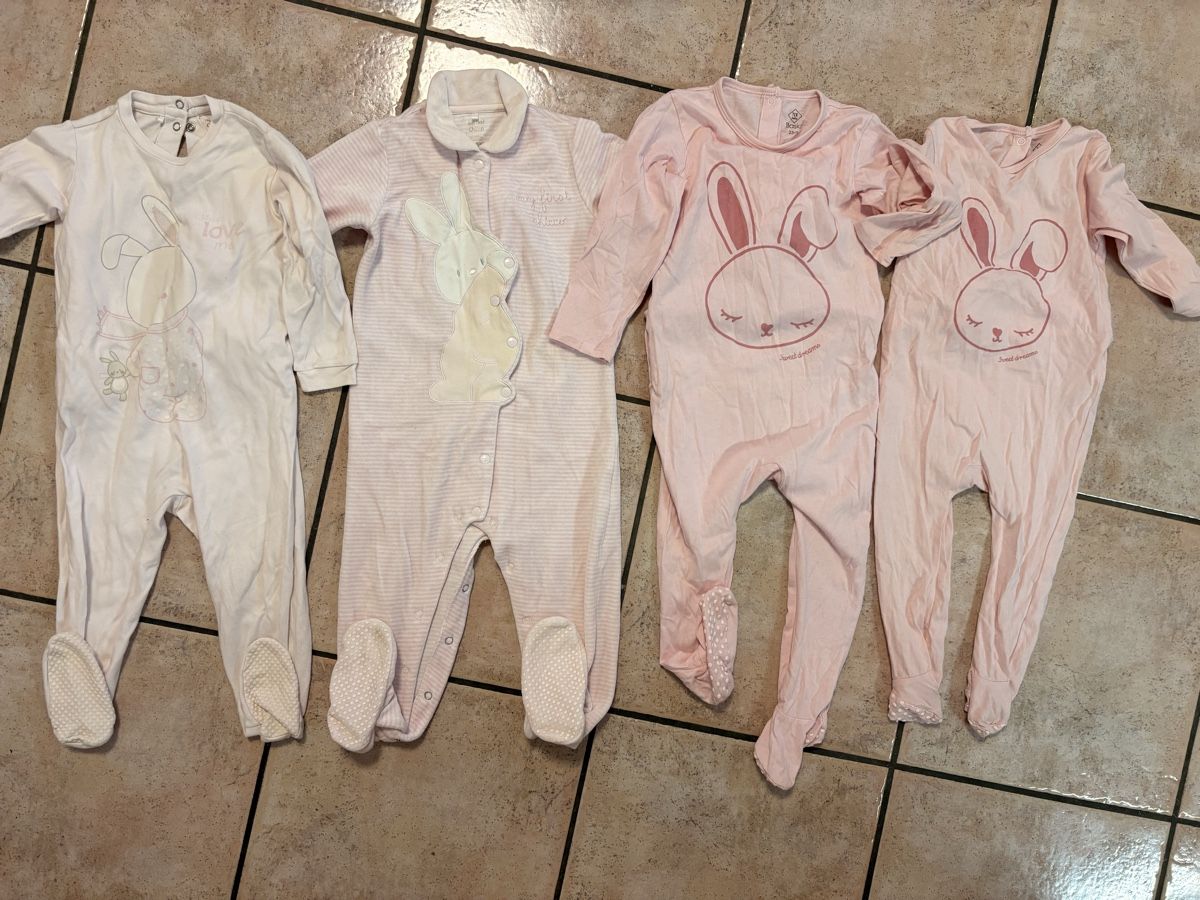 Lotti & Set di vestiti: Set 4 pigiami neonata  – Usato da S. Antonino venduto da FedeKikka88