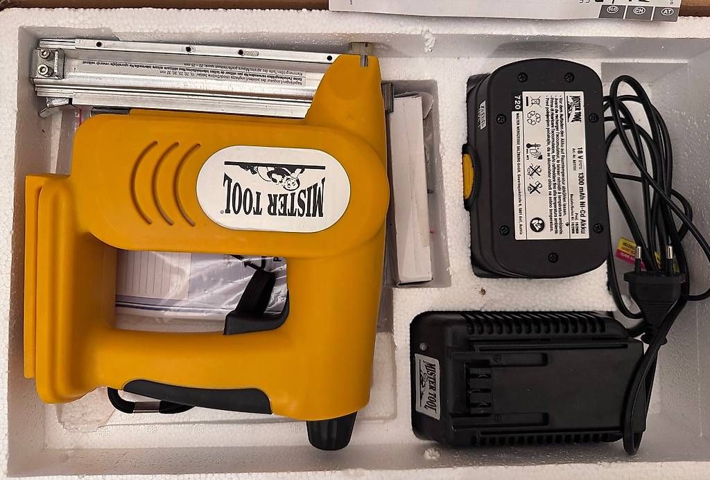 Alle Maschinen: Akku-Tacker 18 V – Neu (gemäss Beschreibung) aus Winterthur von UGRO 2