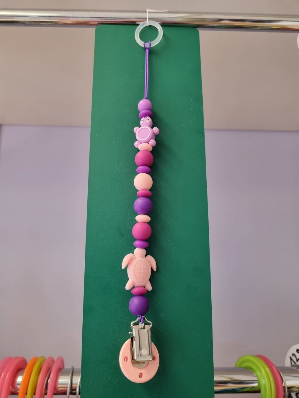 Catenine: Schnullerkette mit Adapter – Usato da Schönenwerd venduto da Chez_Mimi