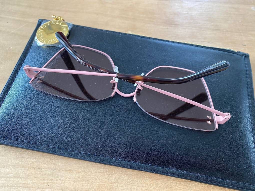 Lunettes & Verres: Stella McCartney Sonnenbrille rosa – D'occasion à Orselina par stefaniamenz 1