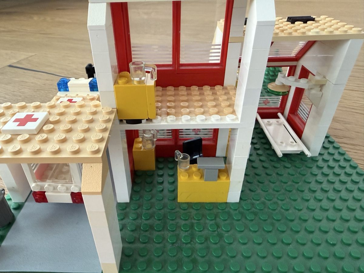 Lego Spielzeuge: Lego 6380 Krankenhaus – Gebraucht aus Altdorf UR von Sanna08 4