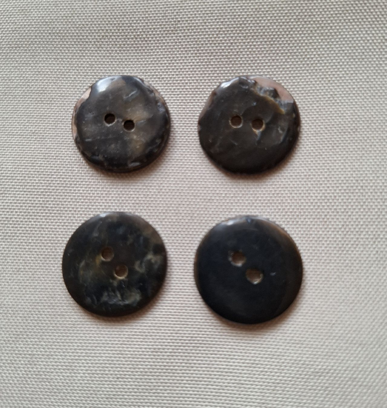Bottoni: 4er Set Perlmutt-Knöpfe 19 mm. – Usato da Dietikon venduto da Hirschkopf 2
