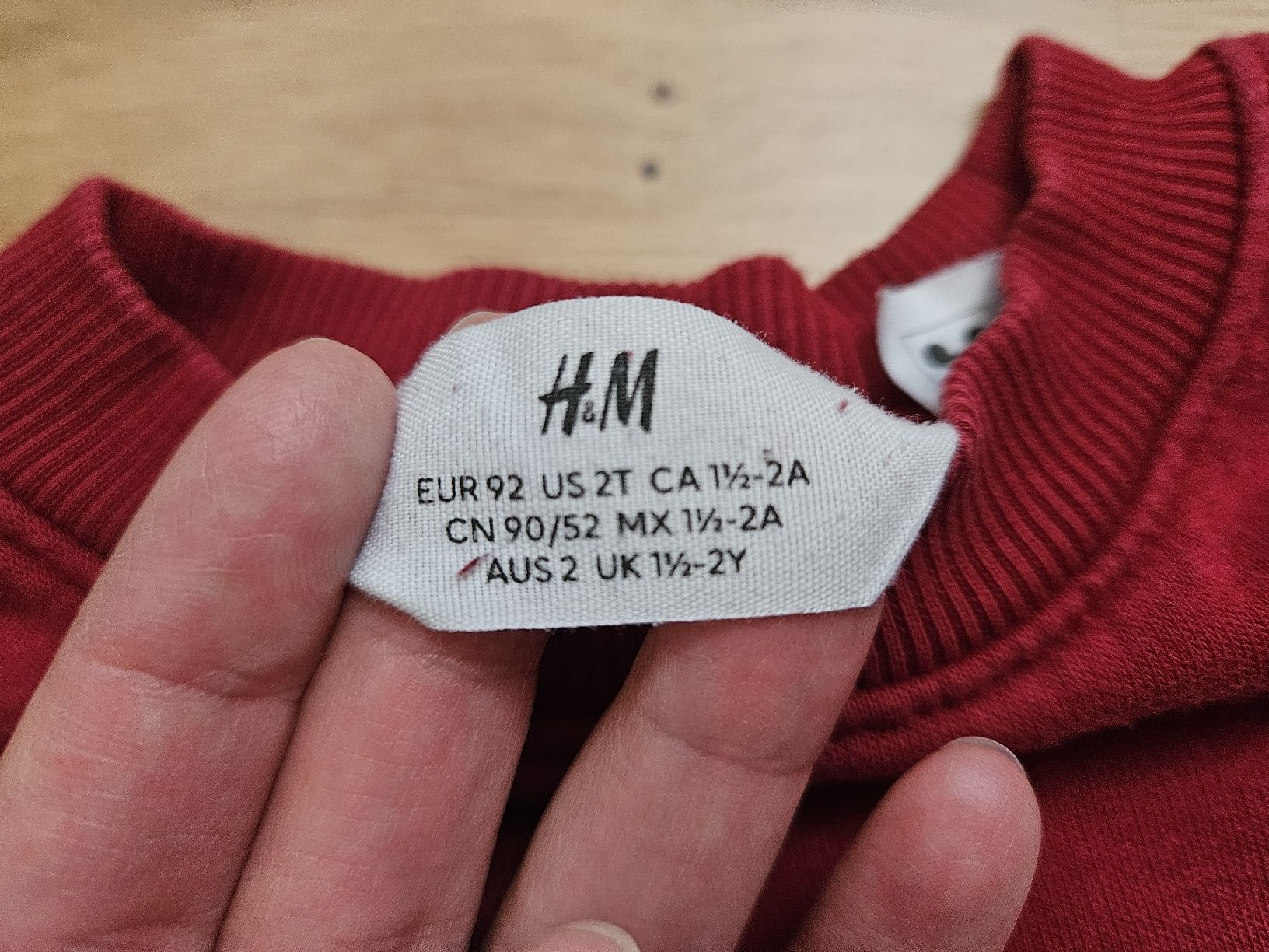 H&M Maglioni & Felpe: H&M Lightning McQueen Disney Pullover rot Grösse 92  – Usato da Bern venduto da Oloui 1
