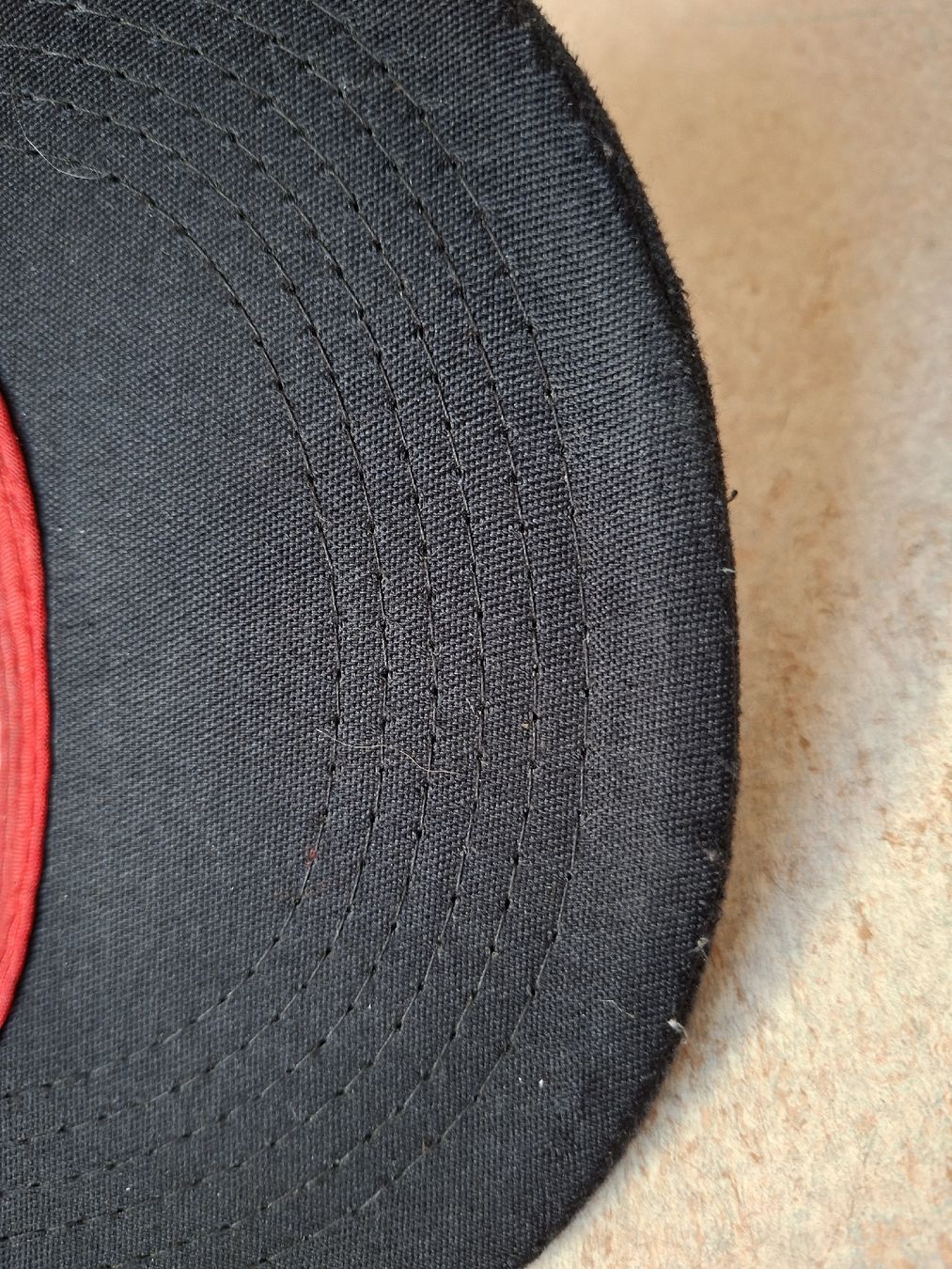 Copricapi, berretti & cappellini: 🔥 Coole NY Cap - rot – Usato da Klingnau venduto da vollmond36 8