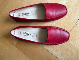 Rote Mocassins, Sioux, handgenäht