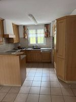 Hochwertige Küche aus Holz in gutem Zustand