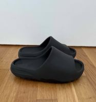 Adidas Yeezy Slides Schwarz Grösse 44 guter Zustand ab 1Fr. 