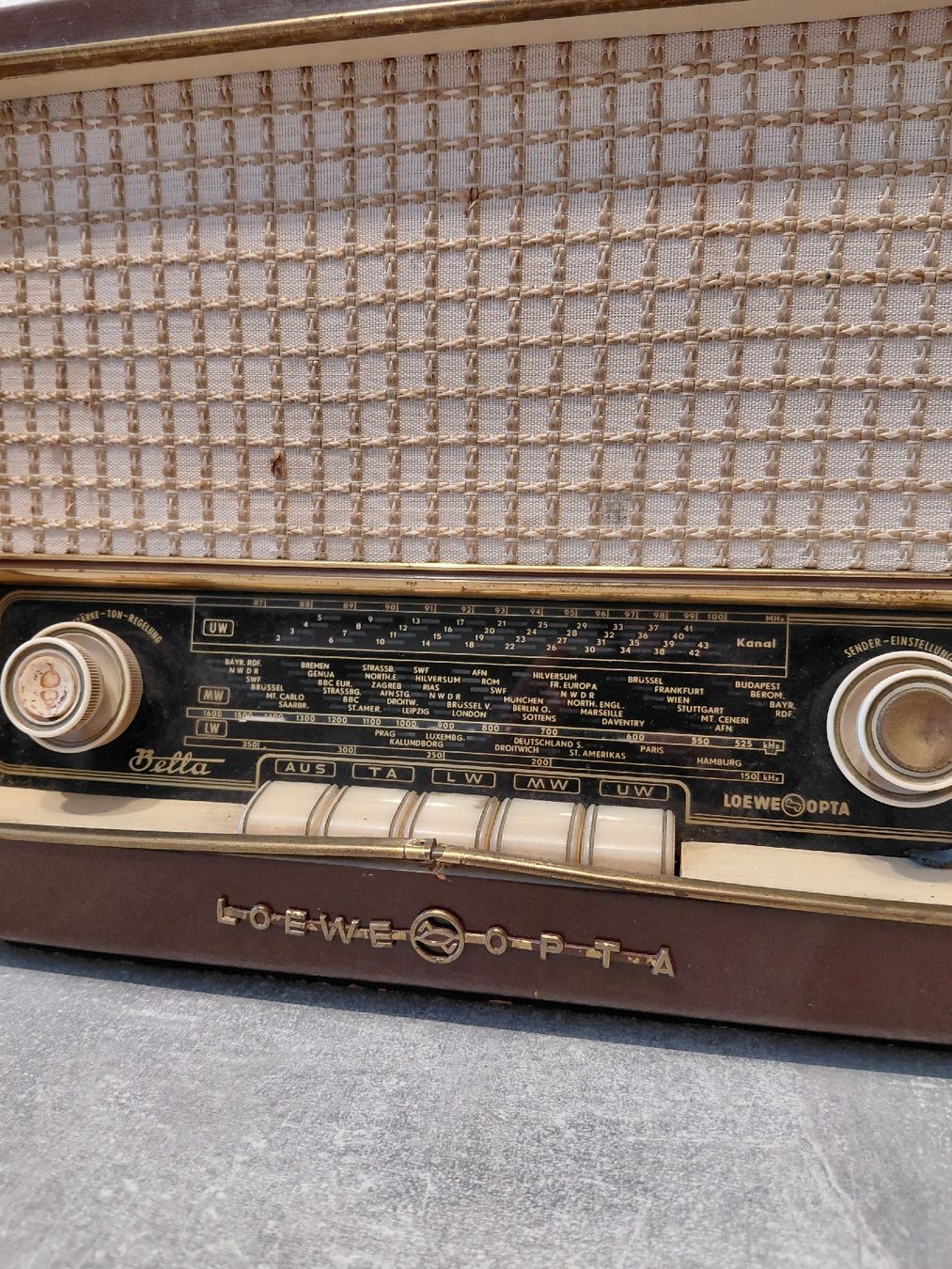 Loewe Radio: Vintage Loewe Opta Bella – Difettoso da Turbenthal venduto da apr_h7z2 2