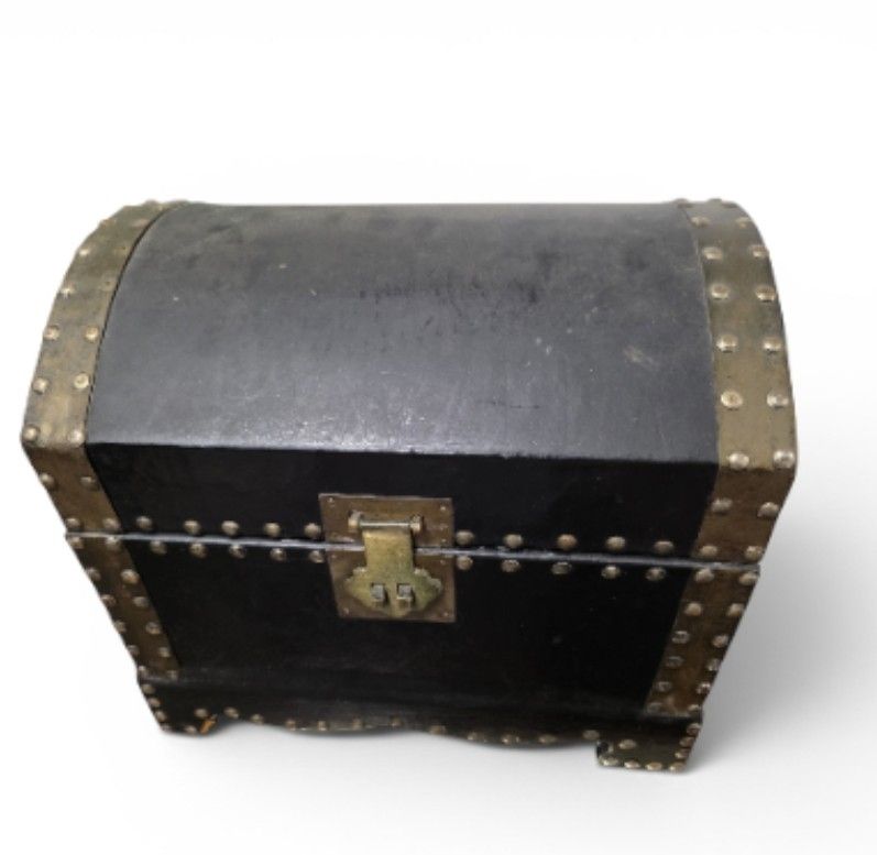 Coffres: coffret tres ancien – D'occasion à Vernier par 19pigments 2