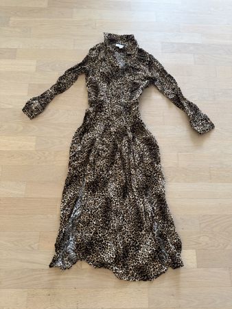 Leoparden Maxikleid Gr. 36 – Hemdblusenkleid 