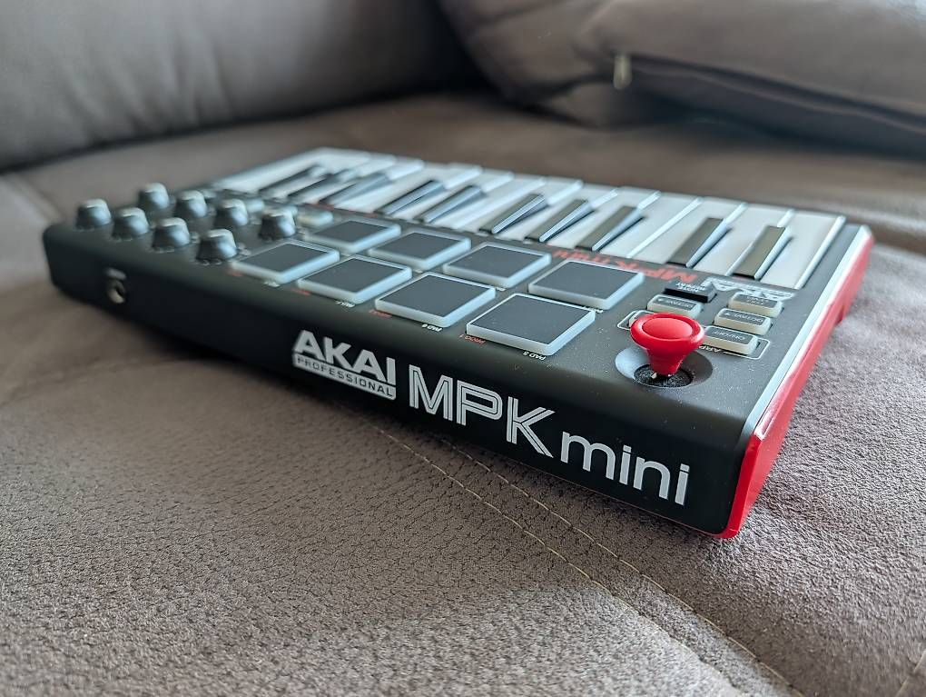 Strumenti musicali: Akai MPK Mini MK2 USB-MIDI Controller OVP – Usato da Bern venduto da RipasBE 4